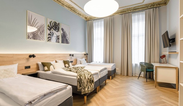 Newly designed 4 room apartment with balcony and modern equipment with 160 m²
