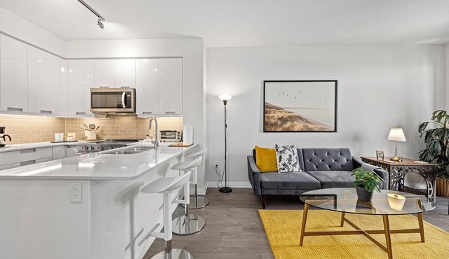 Newly Furnished 1BR Suite w Balcony & Free Parking