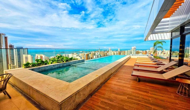 Newly opened studio on the 27th floor at Beach Class Meireles!