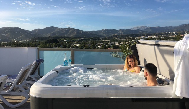 Newly produced penthouse for 7 people with private luxury roof terrace in central Nerja