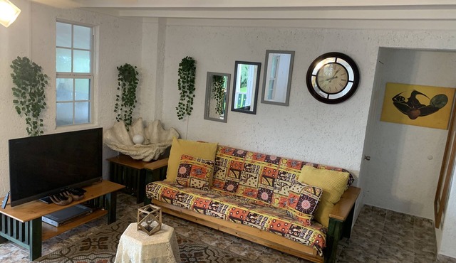 NEWLY REFURBISHED 2 bedroom apt 2 mins from Atlantic Ocean, East Coast, Barbados