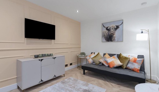 Newly Refurbished | Central | 3 Guests