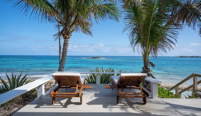 Newly Remodeled Home on Pink-Sand Double Bay Beach, Spectacular Views