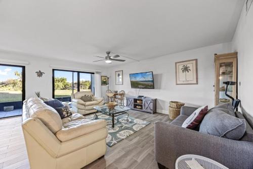 Newly Remodeled 2- Bedroom Ocean Front Condo
