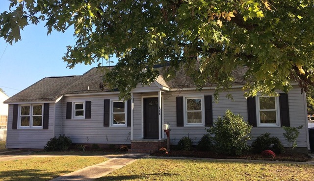 Newly remodeled 3 bdrm, walk to park, restaurants