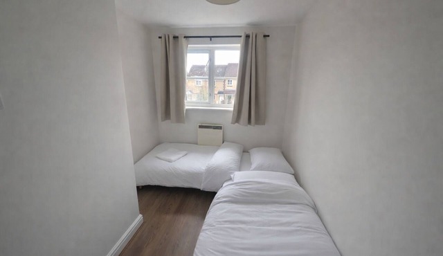 Newly Renovated 2-Bed House w/Parking – Sleeps 5 Near Shaftesbury Town
