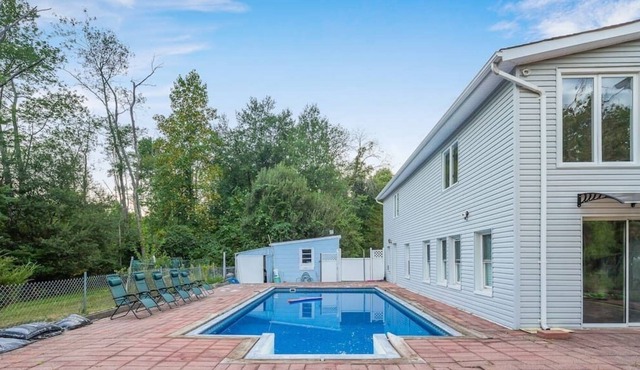 Newly Renovated Beautiful Cozy Home with Pool