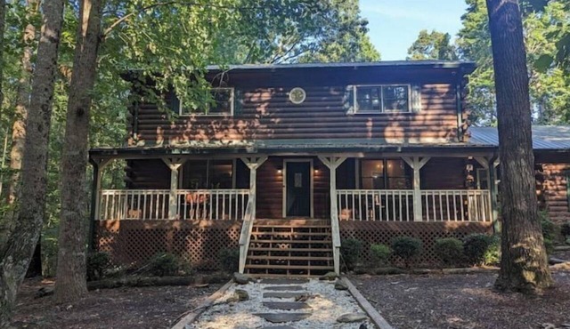 NEWLY RENOVATED Cozy Elegant Cabin Good for Large Groups
