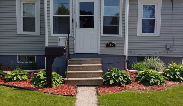 Newly renovated home 5 minutes from beach, dining and recreation