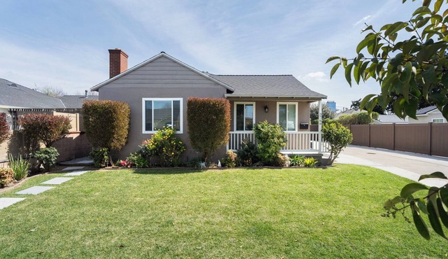 Newly renovated, modern 4-bedroom with Home Office & W/D next to Heartwell Park