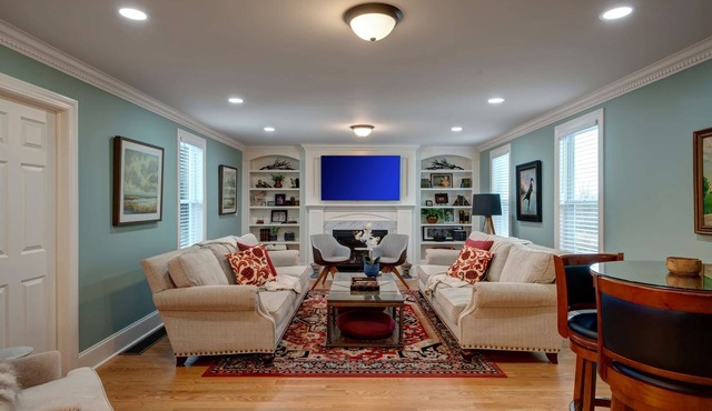 Newly renovated pet friendly five bedroom property! Walk to village!