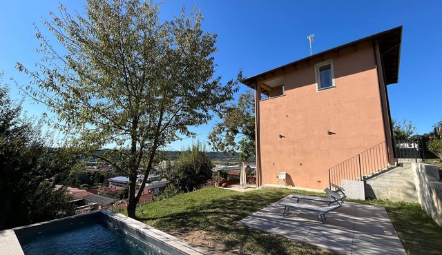 Newly renovated Villa in Langhe region with pool, terrace and spacious park.