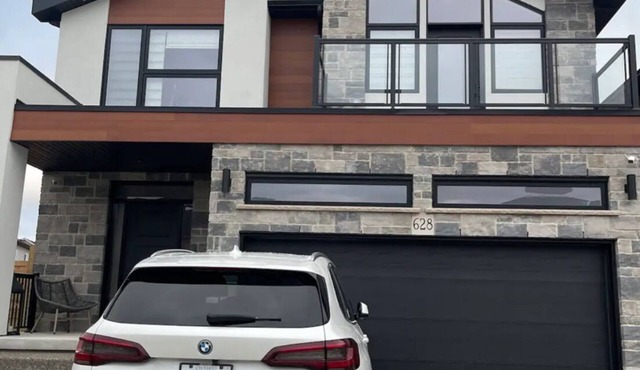 Newly renovated with full privacy home away home close Hwy 401