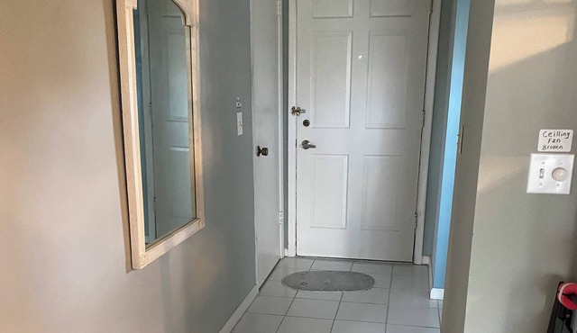 Newly updated condominium! 5 min from the beach!