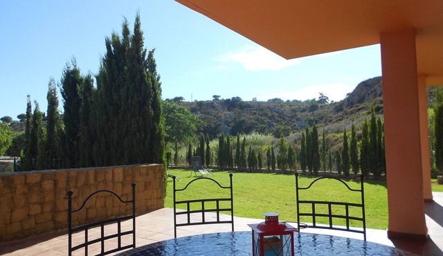 Next to Sotogrande, Great apartment with private garden and sea views WIFI