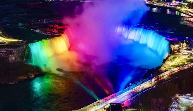 Niagara Falls: Day & Evening Guided Tour + Boat, Dinner & Illumination Options