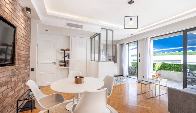 Nice 1BR Apartment | Walk to Beach & Sea