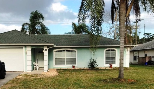 Nice 3 bedroom, 2 bath single family vacation home with a 2 car garage.