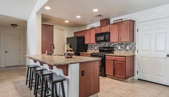 Nice 3-bedroom house with AC in charming Ridgecrest