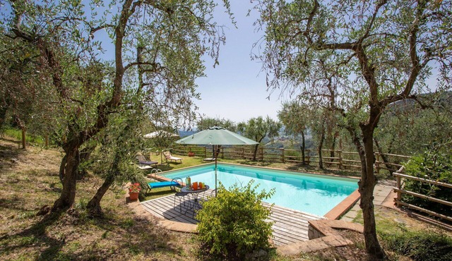 Nice apartment in villa with pool, WIFI, TV, patio, pets allowed and panoramic view, close to Lu.