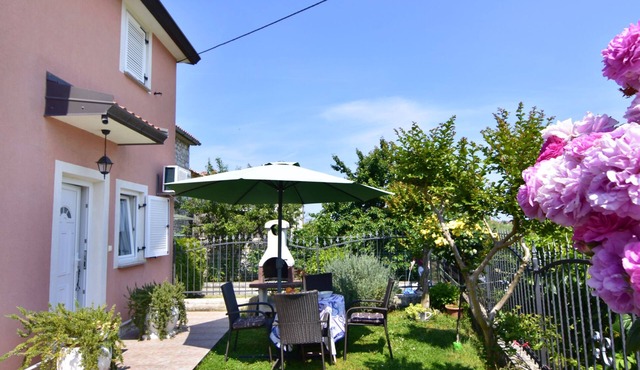 Nice accommodation in Đuba-Umag, close to the sea, air-conditioned, WiFi