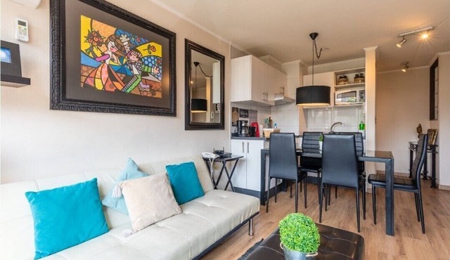 Nice and comfortable for up to 6 pax, subway at the door, just perfect.