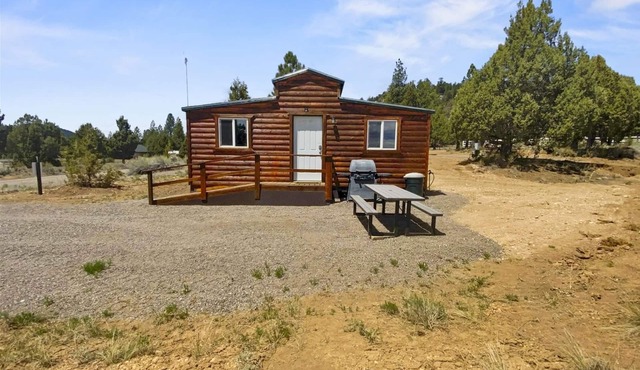 Nice and Knotty studio cabin perfect location to explore Zion NP & Bryce Canyon