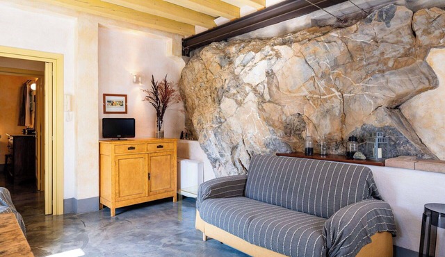Nice apartment in villa for 3 guests with WIFI, pets allowed and panoramic view