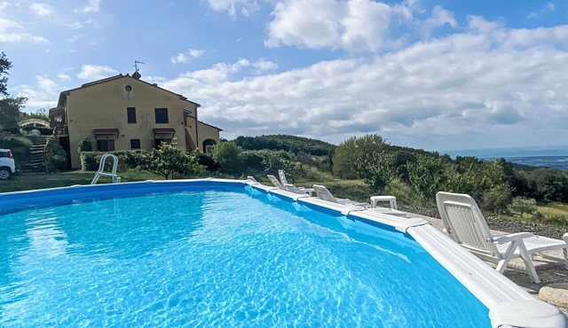 Nice apartment for 10 guests with WIFI, pool, TV, terrace, pets allowed and panoramic view