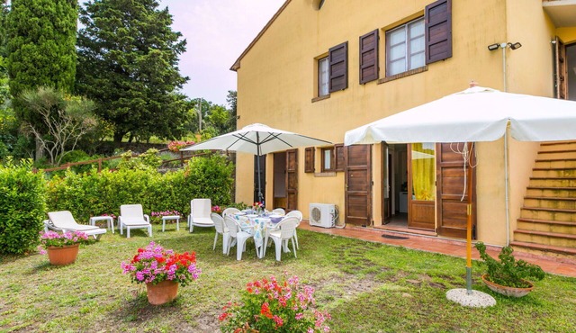 Nice apartment for 17 people with WIFI, A/C, pool, TV, patio, pets allowed and panoramic view