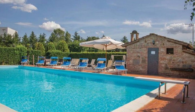 Nice apartment for 4 people with WIFI, A/C, pool, TV, veranda and pets allowed