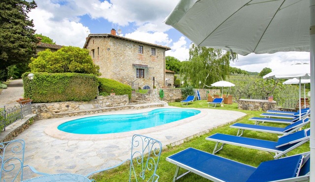 Nice apartment in villa for 6 people with WIFI, pool and terrace