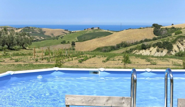 Nice apartment in villa with pool, A/C, hot tub, WIFI, TV, patio, pets allowed, panoramic view