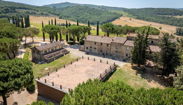 Nice apartment in villa for 2 guests with WIFI, pool and TV, close to Greve In Chianti