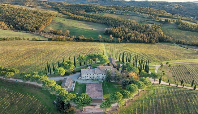 Nice apartment in villa for 2 people with pool, WIFI and TV, close to Greve In Chianti