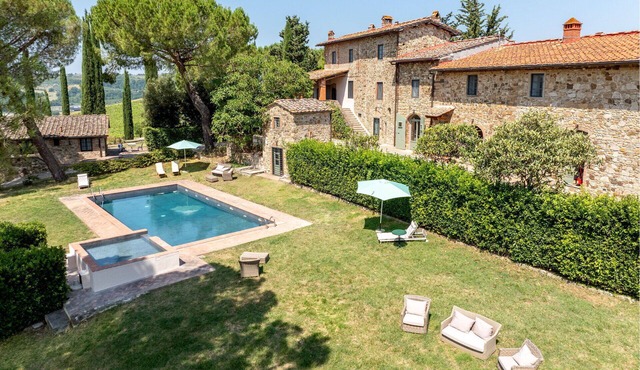 Nice apartment in villa for 2 people with WIFI, pool and TV, close to Greve In Chianti