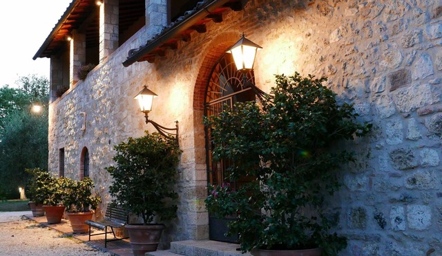 Nice apartment in villa with A/C, pool, WIFI, TV, patio and panoramic view, close to San Gimignano