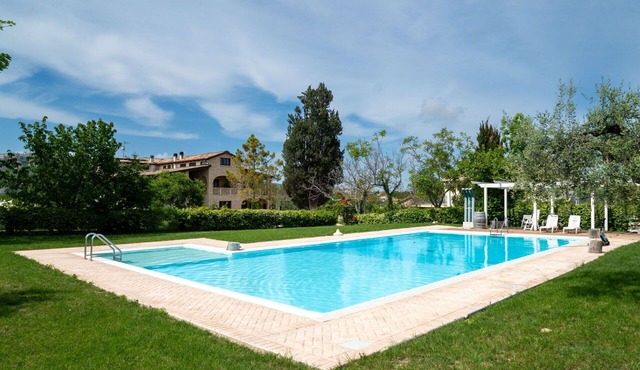 Nice apartment for 4 people with A/C, pool, WIFI, TV, patio and pets allowed