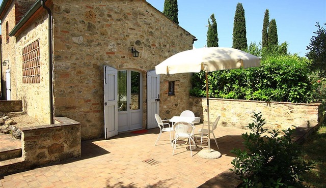 Nice apartment with WIFI, pool, A/C, TV, patio, panoramic view, parking, close to San Gimignano