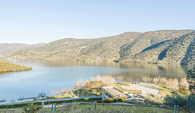 Nice apartment in Freixo de espada c