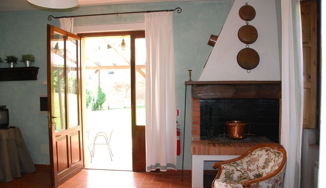 Nice apartment in villa with pool, WIFI, patio and panoramic view, close to San Gimignano