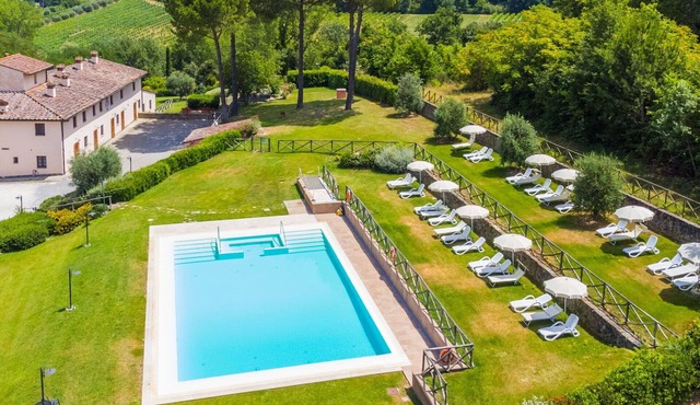 Nice apartment in villa for 6 people with pool, WIFI, A/C, TV, terrace and pets allowed