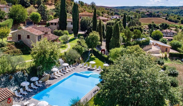 Nice apartment in villa for 8 guests with A/C, pool, WIFI, TV and patio