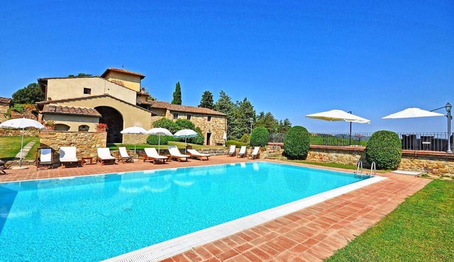 Nice apartment for 4 guests with pool, A/C, WIFI, TV and pets allowed, close to Greve In Chianti