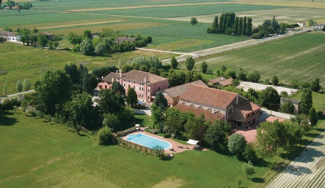 Nice apartment in Pontecchio Pol. (RO)