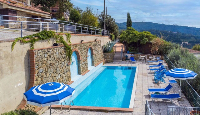Nice apartment for 4 people with WIFI, pool, terrace, pets allowed and panoramic view