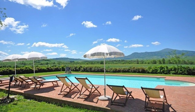 Nice apartment for 4 people with pool, WIFI, TV and panoramic view, close to Montepulciano