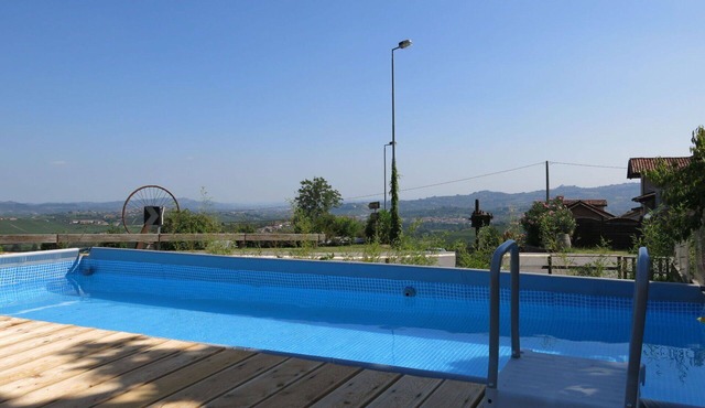 Nice apartment for 2 people with WIFI, pool, TV, patio and pets allowed