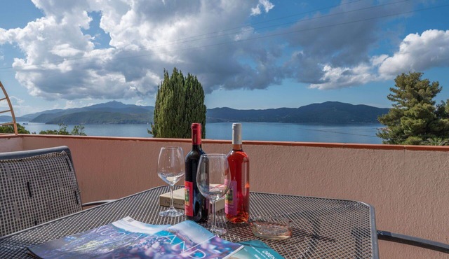 Nice apartment for 2 people with WIFI, TV and patio