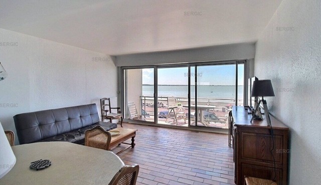 Nice apartment for 4 people facing the sea.